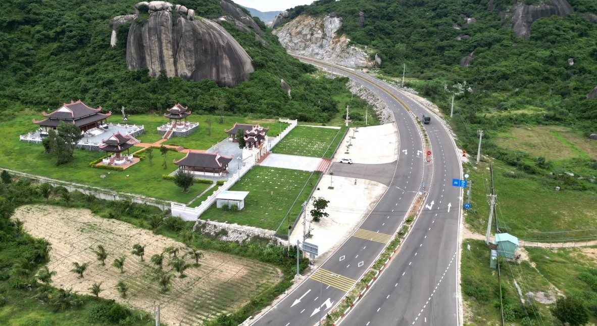 Tuyến Đường Giao Thông Động Lực Phát Triển Bình Định